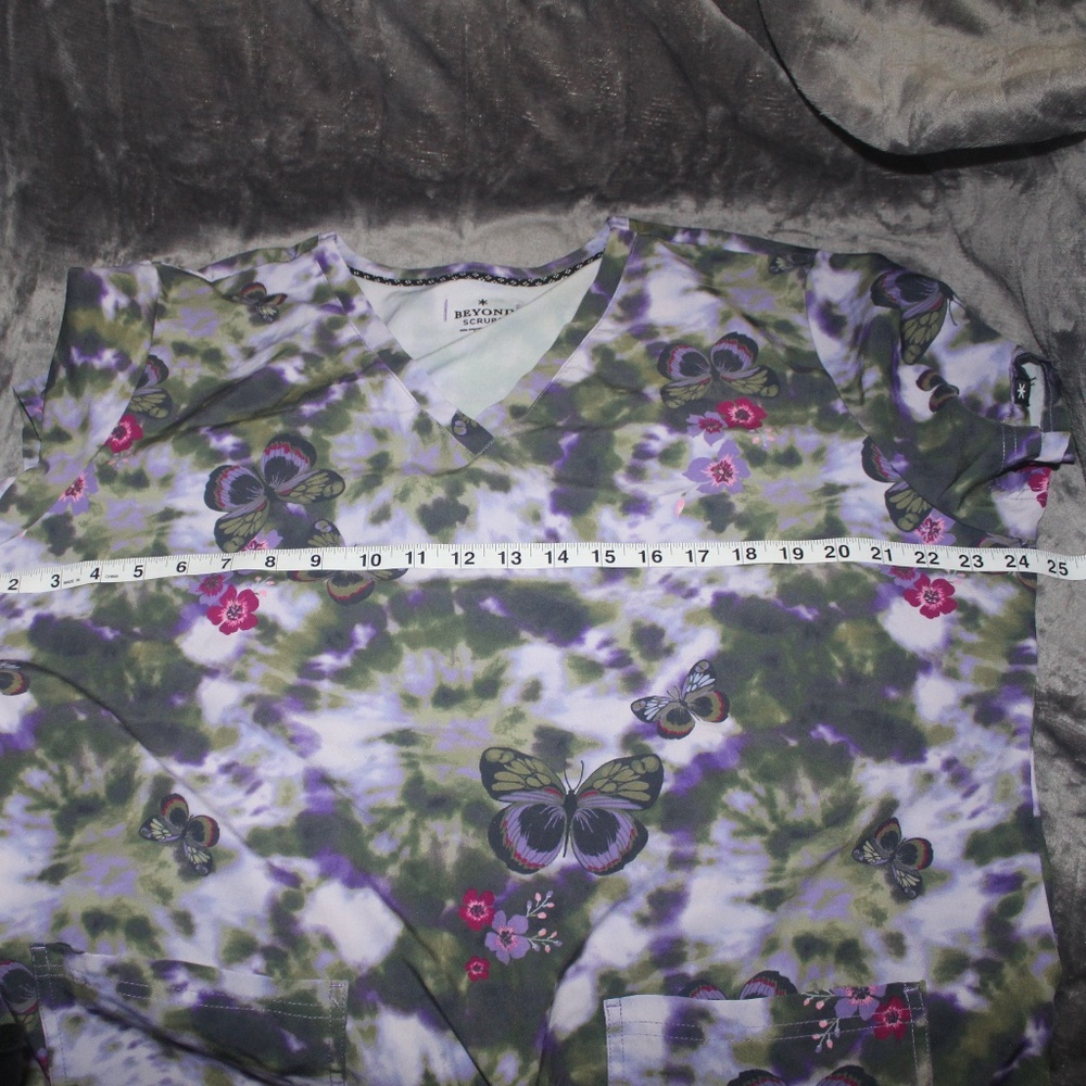 PreLoved Beyond Scrubs Womens Butterfly Floral Tie Dye  Scrub top in Sz (XL) - Picture 10 of 11